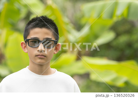 紫外線予防サングラス 136520326