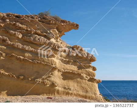 Sunlit History: The Sandstone Cliffs of Jazirat Sidi al Ghudamisi Sunlit History: The Sandstone Cliffs of Jazirat Sidi al Ghudamisi 136522737
