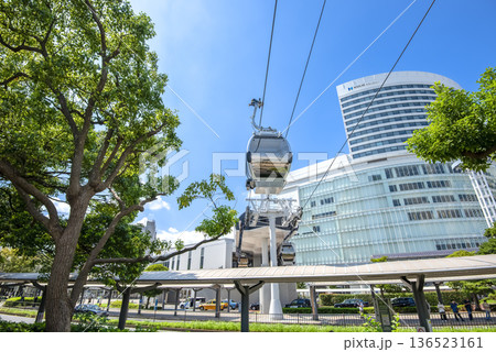 横浜桜木町の都市風景 桜木町駅前 ロープウェイ 横浜桜木町の都市風景 桜木町駅前 ロープウェイ 136523161