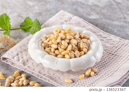 Cedar nut kernel in the bowl 136523367