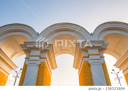 arches of architectural design, arched overlap of the opening 136523804