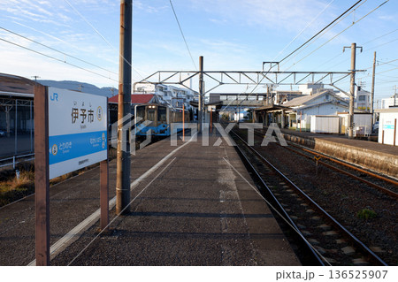 愛媛県　伊予市駅 136525907