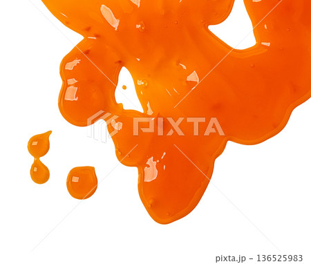 Orange liquid dripping and splashing on transparent background Orange liquid dripping and splashing on transparent background 136525983