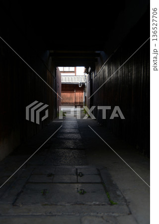 街角の風景 露地 スケッチ写真 街角の風景 露地 スケッチ写真 136527706