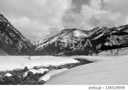 冬の雪景色 136529099