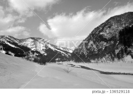 冬の雪景色 136529118