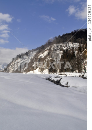 冬の雪景色 136529122