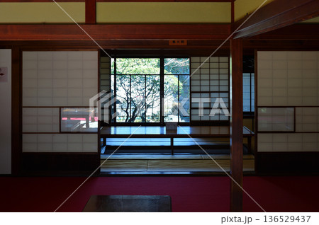 日本家屋、葛飾柴又山本亭にて 136529437