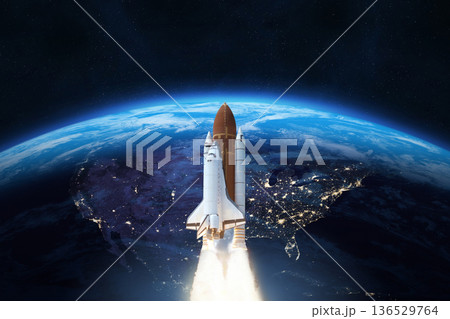 Rocket liftoff. Spaceship flight. 136529764