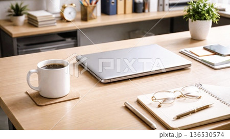 閉じたパソコン　ログアウト　休憩時間 136530574