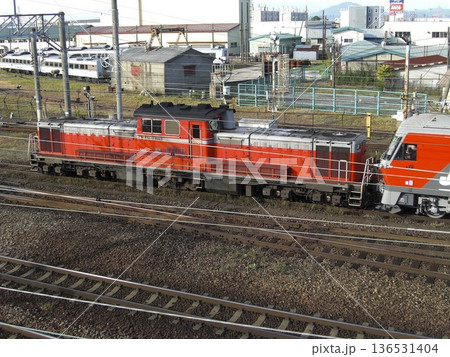 【運転席確認済建物ロゴぼかし済】JR貨物DD51 五稜郭駅入れ換え線にて 【運転席確認済建物ロゴぼかし済】JR貨物DD51 五稜郭駅入れ換え線にて 136531404