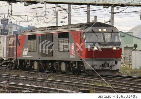 【運転席確認済】DF200機関車 五稜郭駅構内停車中 【運転席確認済】DF200機関車 五稜郭駅構内停車中 136531405