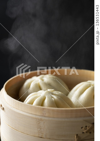 肉まんをせいろで蒸す 136531443