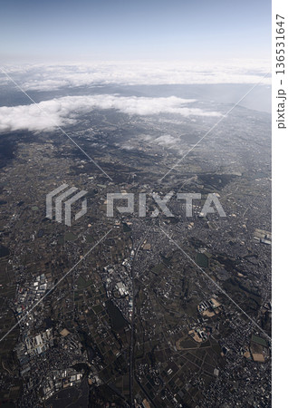 飛行機から見た都市風景　空撮 136531647