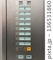 エレベーター 横長の押しボタン エレベーター 横長の押しボタン 136531860