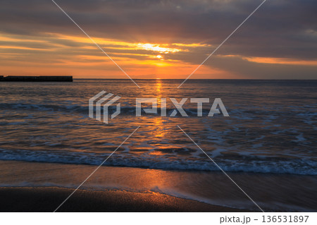 横須賀　秋谷海岸夕景 136531897