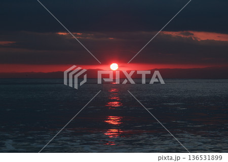 横須賀　秋谷海岸夕景 136531899
