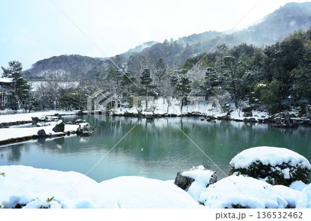 京都嵐山の雪景色 京都嵐山の雪景色 136532462