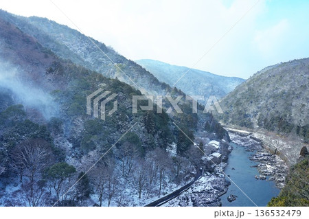 京都嵐山の雪景色 京都嵐山の雪景色 136532479