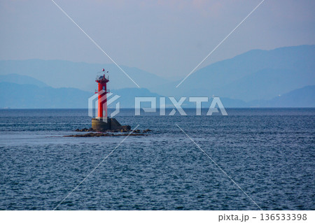 海原と孤立灯台 海原と孤立灯台 136533398