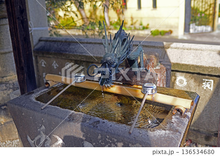 尾道住吉神社の手水舎-1 尾道住吉神社の手水舎-1 136534680