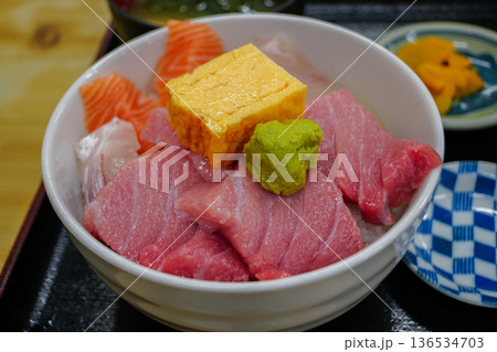 海鮮丼 136534703