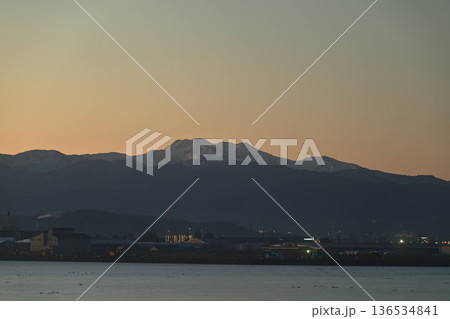 河北潟干拓地の朝焼け 河北潟干拓地の朝焼け 136534841