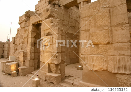 遺跡の石積み 古代エジプト建築の遺構 136535382