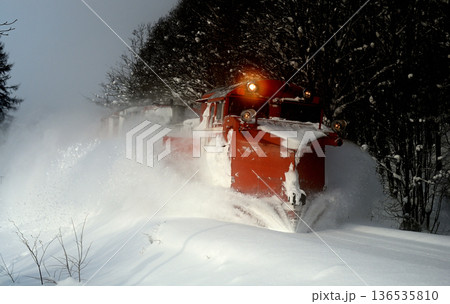 宗谷本線を除雪するラッセル列車 136535810