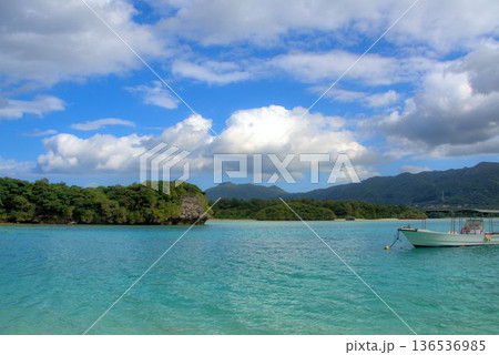 石垣島 川平湾 海の風景 石垣島 川平湾 海の風景 136536985