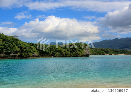 石垣島 川平湾 海の風景 石垣島 川平湾 海の風景 136536987