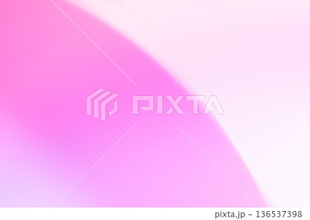 ピンク、紫色系　ゆるやかな曲線の抽象的背景 136537398