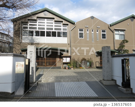 横浜市神奈川区の宗興寺（山門・本堂・ヘボン博士施療所跡の碑） 136537603