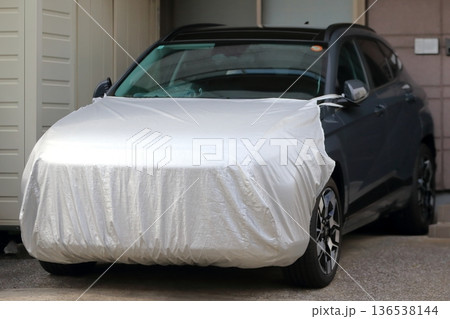 カバーをかけた車　イメージ 136538144