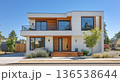 シンプルな日本の二階建て住宅、戸建て住宅 136538644
