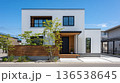 シンプルな日本の二階建て住宅、戸建て住宅 136538645
