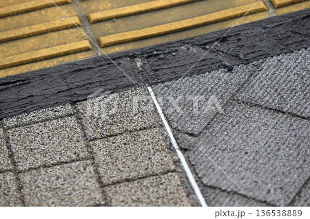 インターロッキング舗装部の床見切り（ステンレス目地棒） 136538889