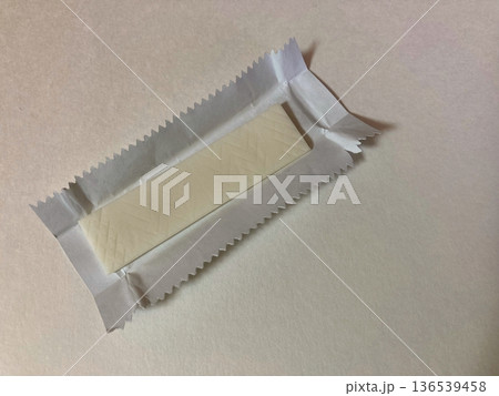 開封したガム2 136539458