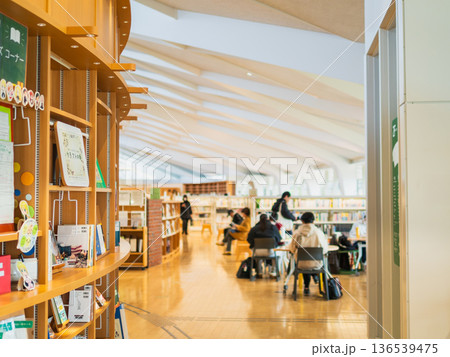 図書館・学習室のイメージ　※アウトフォーカス 136539475