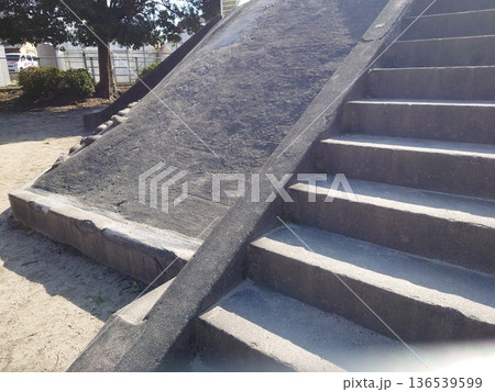 掩体壕　掩体壕跡　戦争遺構  (長崎県大村市／下原口公園) 136539599