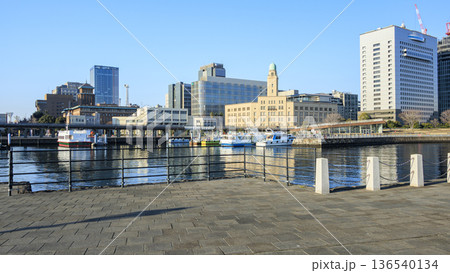 横浜港から見たみなとみらい 136540134