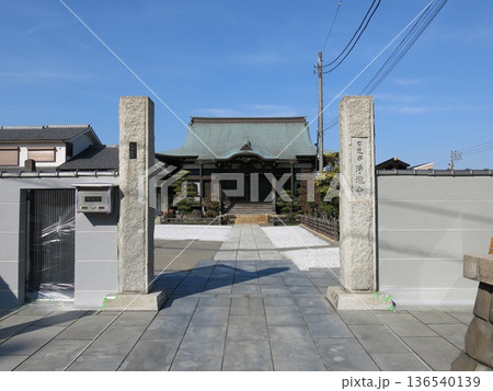横浜市神奈川区の浄瀧寺(山門・本堂) 横浜市神奈川区の浄瀧寺(山門・本堂) 136540139
