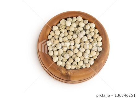 White peppercorns or pepper in wooden bowl isolated on white background. Top view. Flat lay 136540251
