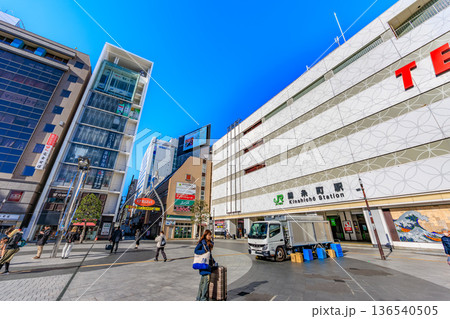 東京　墨田区の都市風景　錦糸町駅南口 136540505