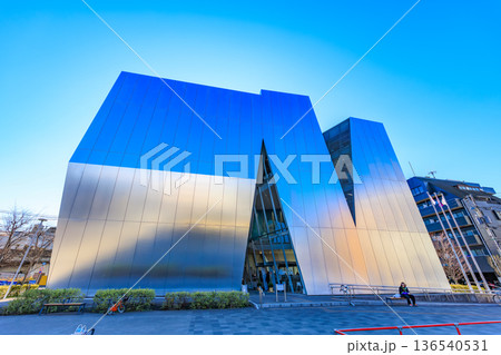 東京　墨田区の都市風景　すみだ北斎美術館 136540531