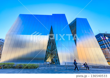 東京　墨田区の都市風景　すみだ北斎美術館 136540533