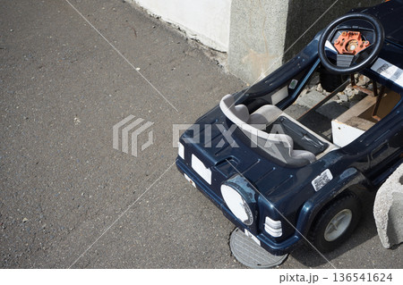 玩具の乗れる自動車 玩具の乗れる自動車 136541624