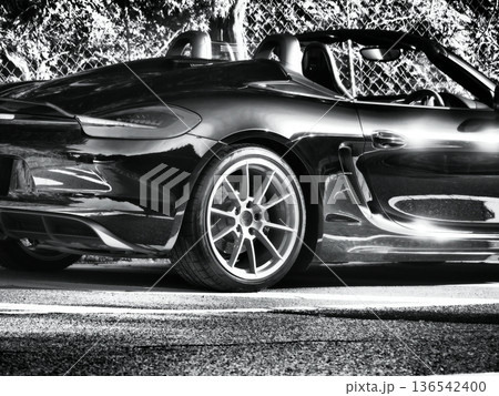 艶々の黒いオープンカー 艶々の黒いオープンカー 136542400