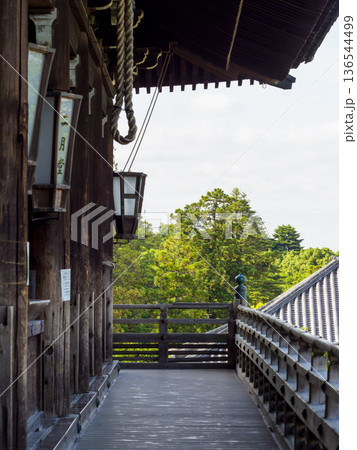 東大寺二月堂の舞台 136544499