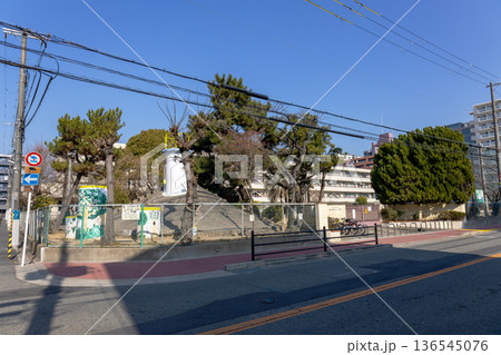 吹田市立豊津第二小学校の校門(2026年1月撮影) 吹田市立豊津第二小学校の校門(2026年1月撮影) 136545076